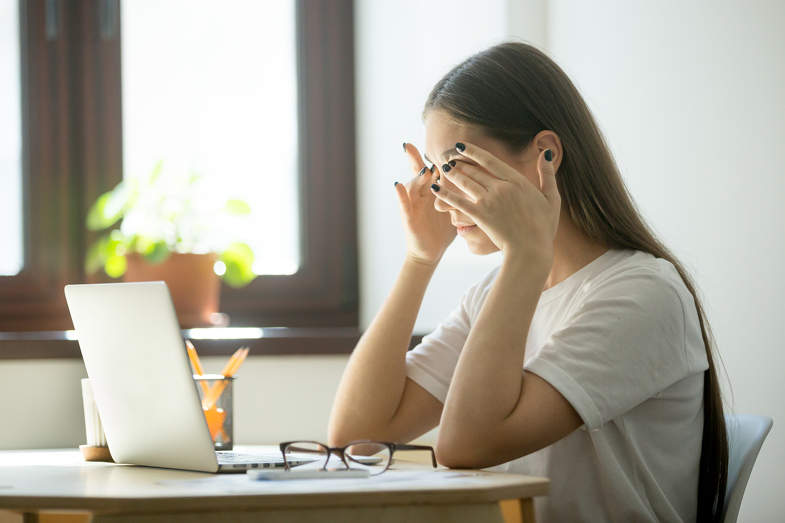 traditional chinese medicine manchester - Women-Getting-Stressed-In-Office